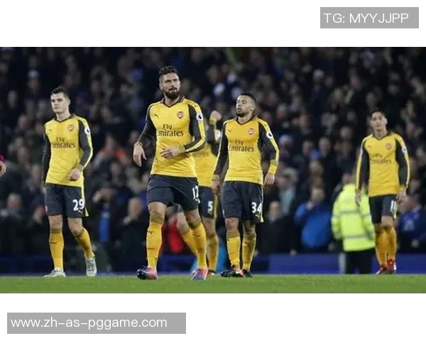 东方日报解析曼城对阵般尼茅夫的战术布局与比赛关键时刻分析